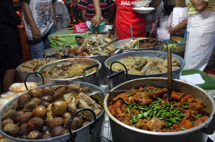 Rumah Makan Gudeg Pawon, 1. Warung Spesial Sambal (SS), 2. Lesehan  Aldan, 3. Nasi Goreng Pak Sular, 4. Gudeg  Mercon Bu Tinah, 5. Mie Ayam Tumini, 6. Ayam Geprek Bu Rum, 7. Ngudi Rejeki, 8. Kantin Bu Siti (Tutup), 9. Kedai Rakjat Djelata, 10. Burjonan, 11. Gudeg Yu Djum Wijilan 167, 12. Rumah Makan Gudeg Pawon, 13. Bong Kopitown, 14. Oseng-Oseng Mercon Bu Narti, 15. Bungong Jeumpa, 16. Secret Garden Coffee dan Chocolate, 17. Lesehan Sayidan , 18. SGPC Bu Wiryo 1959, 19. Angkringan Kopi Jos Lik Man, 20. Tahu Gimbal Pak Yono, 21. Bakmi Mbah Gito, 22. Angkringan Pak Jabrik, 23. Tempo Gelato Prawirotaman, 24. Banyu Mili Resto, 25. Angkringan KR, 26. Sate klatak pak Bari, 27. House of Raminten, 28. Soto Ayam Pak Man, 29. Spesial Sambal Bawang Mas Kobis, 30. Coto Makassar La Capila, 31. Saoto Bathok Mbah Katro