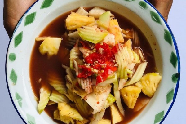 Rujak Kuah Pindang, 1. Ayam Betutu, 2. Serombotan, 3. Nasi Jinggo, 4. Sate Lilit, 5. Lawar, 6. Loloh, 7. Tambring, 8. Timbungan, 10. Rujak Kuah Pindang dan Rujak Bulung, 11. Tipat Blayag, 12. Nasi Campur Bali, 13. Nasi Tepeng, 14. Laklak, 15. Blayag Raja, 16. Bagiak Khas Bali