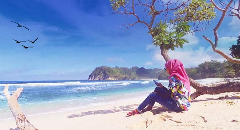 SPot Foto Instagramable, Informasi Umum, Lokasi Pantai, Rute Terbaik Menuju Pantai Ngalur Tulungagung, Harga Tiket Masuk Pantai Ngalur, Keindahan Pantai Ngalur, Aktivitas Seru di Objek Wisata Pantai Ngalur, Fasilitas Pantai Ngalur