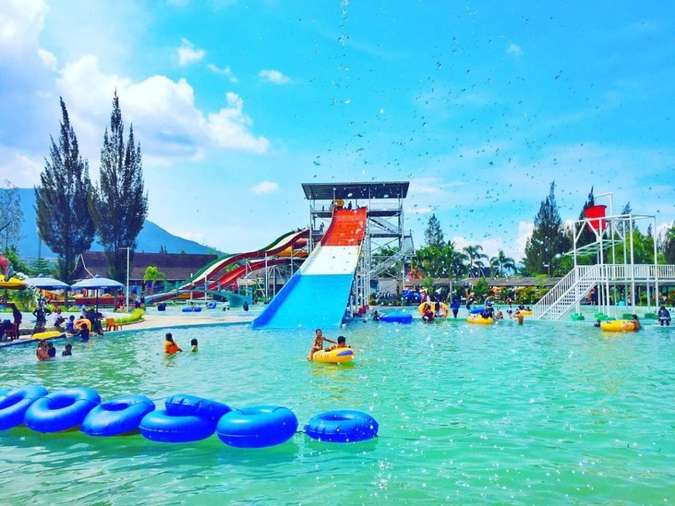 Sabda Alam Resort Berasa di Venice, 1. Ciwidey Lembah Waterpark Resort Yang Paling Lengkap, 2. Gracia Spa Resort, Berasa di Negeri Dongeng, 3. Sari Ater Hotel & Resort Yang Terfavorit, 4. Ciater Spa dan Resort, Tempat Alternatif Pengobatan Sakit Kronis, 5. Ciater Hot Spring, Ratunya Pemandian Air Panas Alami, 6. Ciwalini Hot Spring, Memadukan Air Panas Dengan Kebun Teh, 7. Cimanggu Hot Spring, Terapi Air Seperti Burung Hantu, 8. Sabda Alam Resort Berasa di Venice, 9. Puncak Darajat, Puncaknya Air Panas Terindah, 10. Air Panas Cibolang, Surganya Air Panas di Daerah Terpencil, 11. Pemandian Air Panas Maribaya, 12. Pemandian Air Panas Kampung Cai, 13. Kolam Air Panas Emte Highland Resort, 14. Pemandian Cipanas Nagrak Parongpong, 15. Pemandian Air Panas Saguling, 16. Pemandian air panas Kawah Rengganis Cibuni