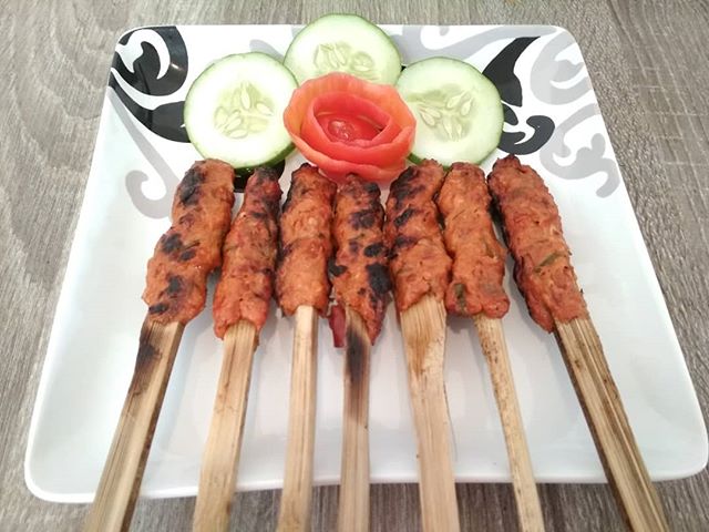 Sate Pusut via IG @nian.tanjung, 1. Beberuk Terong, 2. Plecing Kangkung, 3. Kelaq Lebui, 4. Ayam Taliwang, 5. Sate Bulayak, 6. Sate Rembiga, 7. Sate Tanjung, 8. Bebalung, 9. Nasi Kotaraja, 10. Nasi Puyung, 11. Nasi Campur Sukaraja, 12. Kelaq Kelor, 13. Ayam Rarang, 14. Ares, 15. Dodol Rumput Laut, 16. Peyek Rumput Laut, 17. Terasi Bakar Lombok, 18. Jaje Tujak, 19. Sate Pusut, 20. Sate Pencok, 21. Kue Bantal, 22. Kelaq Batih, 23. Kelepon Kecerit, 24. Jaje Reket, 25. Lupis Lombok, 26. Nasi Balap, 27. Keripik Rumput Laut, 28. Kacang Mete Lombok, 29. Kue Keciput, 30. Serabi Laklak, 31. Tumbek, 32. Tekel, 33. Kue Kerake