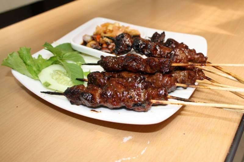 Sate Payau, 1. Soto Banjar, 2. Sop Banjar, 3. Nasi Kuning Banjar, 4. Gangan Paliat, 5. Mandai, 6. Nasi Itik Gambut, 7. Kue Bingka, 8. Apam Barabai, 9. Ketupat Kandangan, 10. Lontong Orari, 11. Ayam Cincane, 12. Habang Banjar, 13. Cacapan Asam, 14. Sayur Kambang Tigarun, 15. Ipau, 16. Laksa, 17. Amparan tatak, 18. Kalangkala, 19. Dodol Kandangan, 20. Lamang, 21. Gangan Asam Banjar, 22. Iwak Pakasam, 23. Gangan humbut, 24. Sate tulang, 25. Sate Payau, 26. Bubur Baayak, 27. Sop Mutiara, 28. Apam Batil, 29. Kue Rangai, 30. Brownies Labu, 31. Sambal Acan, 32. Hekeng, 33. Ikan Patin Baubar, 34. Ikan Seluang Goreng, 35. Otak-Otak Ikan Pipih