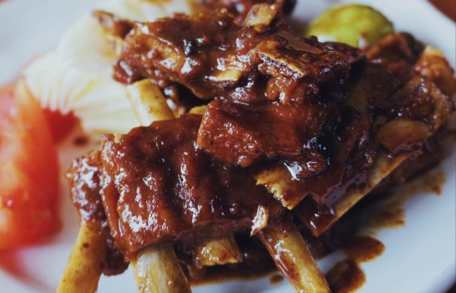 Sate Tongseng Pak Budi Pondok Bambu, 1. Sate Kambing H. Giyo, Jatinegara, 2. Sop Kaki Kambing Dudung Roxy, Kalibata, 3. Nasi Goreng Kambing Kebon Sirih, 4. Gulai Tikungan Blok M, 5. Sate Tongseng Pak Budi Pondok Bambu, 6. Kambing Bakar Cairo, Senopati, 7. Sop Kaki Kambing Estu Rame, Tebet, 8. Raja Kambing Guling, 9. Kambing Guling Haji Ishak, 10. Kaum Jakarta, 11. Mouton Slice & Grill, 12. Roemah Rempah, 13. Bakaraloka, 14. Namaaz Dining, 15. Kambing Guling Kanye
