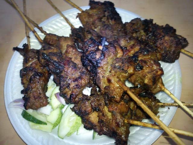 Sate tulang via Azmi-shuib.blogspotcoid, 1. Soto Banjar, 2. Sop Banjar, 3. Nasi Kuning Banjar, 4. Gangan Paliat, 5. Mandai, 6. Nasi Itik Gambut, 7. Kue Bingka, 8. Apam Barabai, 9. Ketupat Kandangan, 10. Lontong Orari, 11. Ayam Cincane, 12. Habang Banjar, 13. Cacapan Asam, 14. Sayur Kambang Tigarun, 15. Ipau, 16. Laksa, 17. Amparan tatak, 18. Kalangkala, 19. Dodol Kandangan, 20. Lamang, 21. Gangan Asam Banjar, 22. Iwak Pakasam, 23. Gangan humbut, 24. Sate tulang, 25. Sate Payau, 26. Bubur Baayak, 27. Sop Mutiara, 28. Apam Batil, 29. Kue Rangai, 30. Brownies Labu, 31. Sambal Acan, 32. Hekeng, 33. Ikan Patin Baubar, 34. Ikan Seluang Goreng, 35. Otak-Otak Ikan Pipih