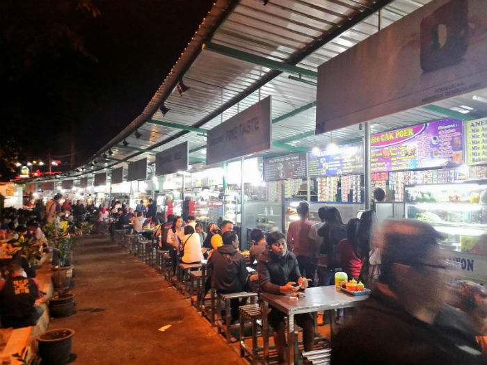 Sentra Kuliner Sriwijaya, 1. Bakso President, 2. Soto Ayam Lombok Sejak 1955, 3. Ronde Titoni, 4. Rumah Makan Kertanegara, 5. Rumah Makan Cairo, 6. STMJ Pak Sentot, 7. Pos Ketan Legenda 1967 Suhat, 8. Rawon Djenggot, 9. Warung Malam Pak Gatot, 10. Depot Mie Gadjah Mada, 11. Warung Subuh, 12. Sego Goreng Resek (Pak Man), 13. Bakso Prima Cak Herman, 14. Nasi Goreng Jumbo Pak Dji, 15. Sego Ceker Glintung, 16. Tahu Lontong Lonceng, 17. Ceker Setan, 18. Tahwa Agus, 19. Nasi Rawon Pecel Campur Mbak Ten, 20. Tahu Telur Bareng, 21. Puthu Lanang Celaket, 22. Sate Landak Pakis – Depot Sate Bu Ria, 23. Warung Malam Pecel & Rawon Ngaglik , 24. Jagung Bakar & STMJ Jaya Abadi, 25. Sentra Kuliner Sriwijaya, 26. Mie Iblis, 27. Nasi Mawut Pak Iwan, 28. Rumah Makan Inggil, 29. Warung Makan 24 Jam Rawon Cak Wan, 30. Rawon Pak Jenggot, 31. Rawon Pak Jenggot