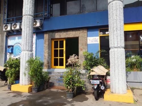 Six Degrees Backpackers Hostel, 1. Teduh Hostel Kota Tua, 2. Eco Syariah Kemanggisan (Tutup), 3. Ancol Residence 6, 4. Wonderloft Hostel Kota Tua, 5. Wisma 9 Tanah Abang, 6. Kantos Guest House, 7. Prima Bintang, 8. LeGreen Residence Setiabudi, 9. Zenroom, 10. Pop Hotel Kemang, 11. Green Bamboo Residence, 12. Clay Hotel, 13. Ghurfati Hotel, 14. Six Degrees Backpackers Hostel (Tutup), 15. Apartemen Ambassador, Jakarta Selatan, 16. Apartemen Callia, Jakarta Barat, 17. Big Hotel, Jakarta Pusat, 18. De Hoek Residence, Jakarta Timur