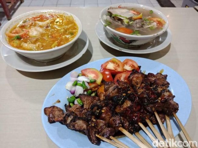 Sop Kaki Kambing Dudung Roxy via Detik, 1. Sate Kambing H. Giyo, Jatinegara, 2. Sop Kaki Kambing Dudung Roxy, Kalibata, 3. Nasi Goreng Kambing Kebon Sirih, 4. Gulai Tikungan Blok M, 5. Sate Tongseng Pak Budi Pondok Bambu, 6. Kambing Bakar Cairo, Senopati, 7. Sop Kaki Kambing Estu Rame, Tebet, 8. Raja Kambing Guling, 9. Kambing Guling Haji Ishak, 10. Kaum Jakarta, 11. Mouton Slice & Grill, 12. Roemah Rempah, 13. Bakaraloka, 14. Namaaz Dining, 15. Kambing Guling Kanye