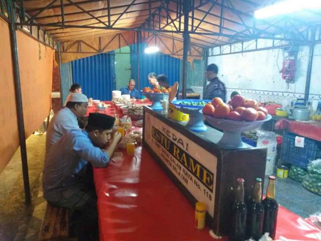 Sop Kaki Kambing Estu Rame, 1. Sate Kambing H. Giyo, Jatinegara, 2. Sop Kaki Kambing Dudung Roxy, Kalibata, 3. Nasi Goreng Kambing Kebon Sirih, 4. Gulai Tikungan Blok M, 5. Sate Tongseng Pak Budi Pondok Bambu, 6. Kambing Bakar Cairo, Senopati, 7. Sop Kaki Kambing Estu Rame, Tebet, 8. Raja Kambing Guling, 9. Kambing Guling Haji Ishak, 10. Kaum Jakarta, 11. Mouton Slice & Grill, 12. Roemah Rempah, 13. Bakaraloka, 14. Namaaz Dining, 15. Kambing Guling Kanye