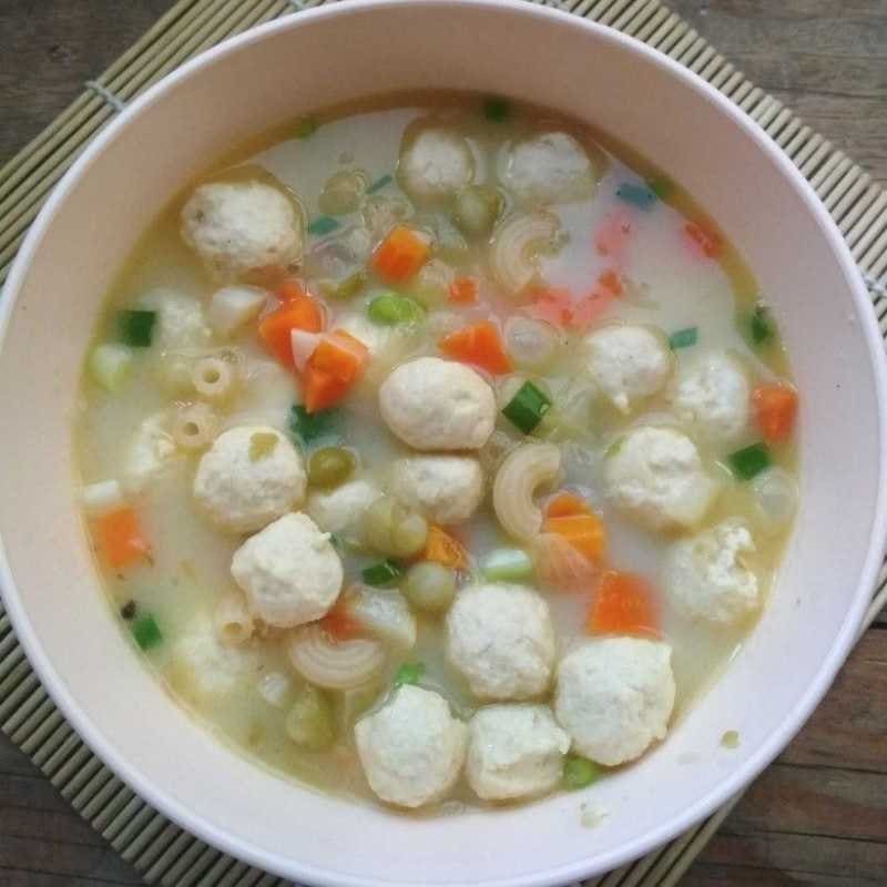 Sop Mutiara via Yummy, 1. Soto Banjar, 2. Sop Banjar, 3. Nasi Kuning Banjar, 4. Gangan Paliat, 5. Mandai, 6. Nasi Itik Gambut, 7. Kue Bingka, 8. Apam Barabai, 9. Ketupat Kandangan, 10. Lontong Orari, 11. Ayam Cincane, 12. Habang Banjar, 13. Cacapan Asam, 14. Sayur Kambang Tigarun, 15. Ipau, 16. Laksa, 17. Amparan tatak, 18. Kalangkala, 19. Dodol Kandangan, 20. Lamang, 21. Gangan Asam Banjar, 22. Iwak Pakasam, 23. Gangan humbut, 24. Sate tulang, 25. Sate Payau, 26. Bubur Baayak, 27. Sop Mutiara, 28. Apam Batil, 29. Kue Rangai, 30. Brownies Labu, 31. Sambal Acan, 32. Hekeng, 33. Ikan Patin Baubar, 34. Ikan Seluang Goreng, 35. Otak-Otak Ikan Pipih