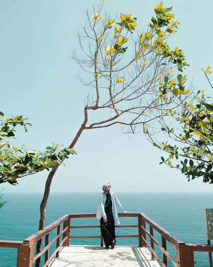 Spot Foto Cantik via IG @dheee.rn, Mengenal Pantai Kedung Tumpang, Rute Lokasi dan Harga Tiket Masuk Pantai Kedung Tumpang Tulungagung, Fasilitas di Pantai Kedung Tumpang Tulungagung, Keistimewaan Pantai Kedung Tumpang Tulungagung, Keunikan Pantai, Aktivitas Seru di Pantai Tumpang Tulungagung