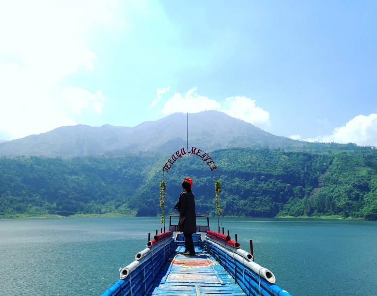 Spot Foto Telaga Menjer, Akses Lokasi, Harga Tiket Masuk Telaga Menjer, Transportasi Menuju Kawasan Telaga Menjer, Kesejukan Dan Keunikan Telaga Menjer