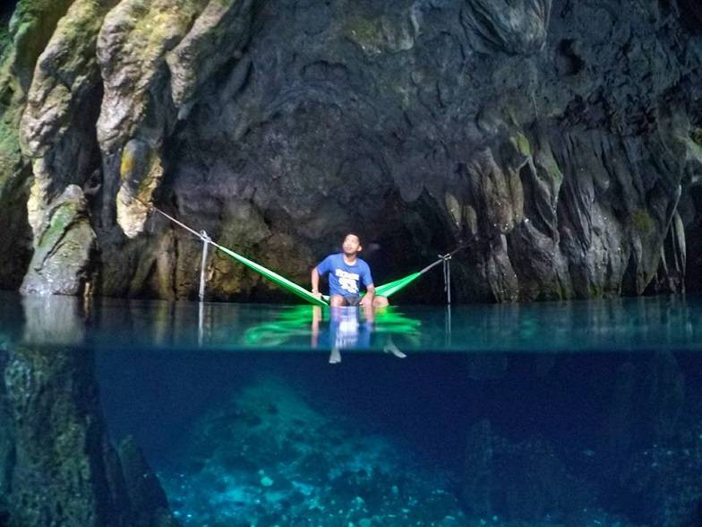 Spot Santai di Gua Huwang via Kanalinspirasi, Akses Menuju Lokasi Wisata Gua Hawang, Keunikan dan Mitos Gua Hawang Kei, Legenda Masyarakat, Suasana Gua Hawang Kei, Saking Jernihnya, Anda bisa Melihat Dasarnya, Penampakan Mulut Gua, Angker, tapi menggoda untuk direnangi, Stalagmit yang Menonjol itu Adalah Batu si Pemburu, Kolam Alami di Gua Hawang yang Cantik dan Jernih Memesona, Nikmati Menginap di Coaster Cottage