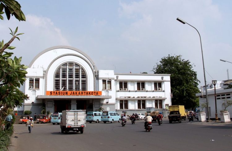 Stasiun Kereta Api Kota, Informasi Dasar, Sejarah Kota Tua Jakarta, Transportasi Menuju Kota Tua, Jam Operasional, Harga Tiket Masuk, Pesona Kota Tua Memang Tidak Ada Duanya, Objek Wisata Menarik di Kota Tua Jakarta, Kuliner di Kota Tua, Tips Berwisata Di Kota Tua Jakarta