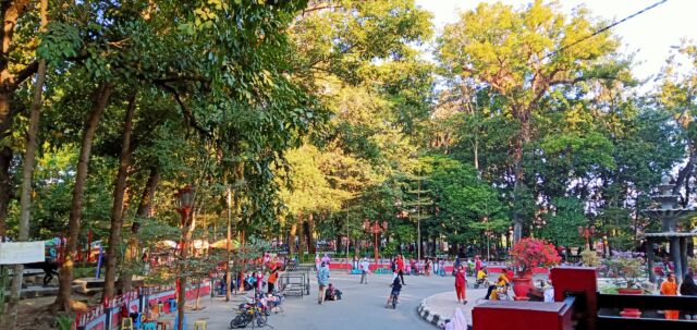 Suasana Asri di Taman Kebon Rojo Blitar. Foto Google Maps xiao pin, Lokasi Taman Kebon Rojo, Harga Tiket Masuk Taman Kebon Rojo, Fasilitas Di Kebonrojo, Pesona Taman Kebon Rojo, Hunting Foto di Taman Kebon Rojo Blitar Kekinian, Tips Berlibur Ke Taman Kebon Rojo