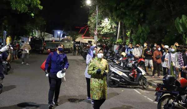 Taman Apsari via Beritasatu, 1. Alun – Alun Surabaya, 2. G-Walk, 4. Patung Sura dan Baya, 5. Pasar Malam Kodam Brawijaya, 6. Taman Pelangi, 7. Jembatan Suramadu, 8. Surabaya North Quay, 9. Food Festival Pakuwon City, 10. Patung Suro Boyo Skate &amp; BMX Park, 11. Taman Apsari, 12. Taman Bungkul, 13. Monumen Bambu Runcing, 14. Taman Prestasi Surabaya, 15. House of Sampoerna (Tutup Sementara), 16. Danau Angsa Pakuwon City, 17. Taman Kunang Kunang, 18. Kota Tua Surabaya, 19. Taman Mundu – Taman 10 Nopember, 20. Wisata Perahu Kalimas, 21. Taman Mayangkara, 22. Taman Surya, 23. Kya Kya Surabaya, 24. Taman Persahabatan Korea, 25. Taman Hiburan Rakyat, 26. Taman AIS Nasution Surabaya, 27. Suroboyo Carnival Park (Tutup), 28. Taman Sejarah, 29. Pagoda Tian Ti, 30. Taman Lanjut Usia