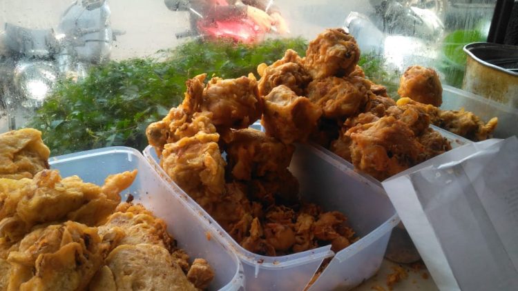 Tahu Pedas, 1. Mie Boa Edan dan Ceker Pedas Suka-Suka, 2. Radja Sambalz Sukabumi, 3. Seblak Kedai Reumbay Nagrak, 4. Bakso Super H. Achmad Sudja’i, 5. Bebek Jontor Jalur Sukabumi, 6. Ceker Mercon, 7. Mie Abah Odik, 8. Mie SP Seuhah Pisan Karamat, 9. Tahu Pedas, 10. Ceker Pedas dan Mie Yamin Teh Nenk