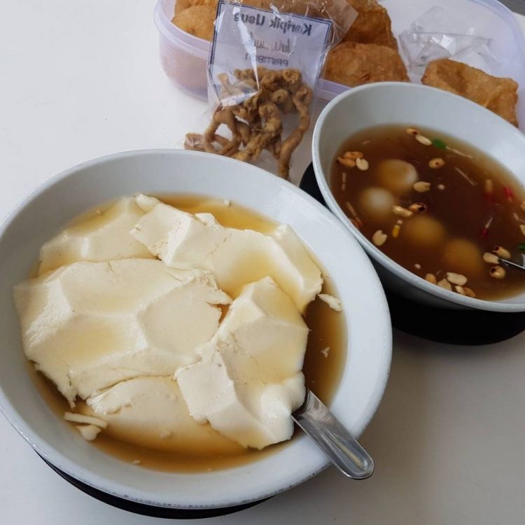 Tahwa Agus via IG @eddy.9un, 1. Bakso President, 2. Soto Ayam Lombok Sejak 1955, 3. Ronde Titoni, 4. Rumah Makan Kertanegara, 5. Rumah Makan Cairo, 6. STMJ Pak Sentot, 7. Pos Ketan Legenda 1967 Suhat, 8. Rawon Djenggot, 9. Warung Malam Pak Gatot, 10. Depot Mie Gadjah Mada, 11. Warung Subuh, 12. Sego Goreng Resek (Pak Man), 13. Bakso Prima Cak Herman, 14. Nasi Goreng Jumbo Pak Dji, 15. Sego Ceker Glintung, 16. Tahu Lontong Lonceng, 17. Ceker Setan, 18. Tahwa Agus, 19. Nasi Rawon Pecel Campur Mbak Ten, 20. Tahu Telur Bareng, 21. Puthu Lanang Celaket, 22. Sate Landak Pakis – Depot Sate Bu Ria, 23. Warung Malam Pecel & Rawon Ngaglik , 24. Jagung Bakar & STMJ Jaya Abadi, 25. Sentra Kuliner Sriwijaya, 26. Mie Iblis, 27. Nasi Mawut Pak Iwan, 28. Rumah Makan Inggil, 29. Warung Makan 24 Jam Rawon Cak Wan, 30. Rawon Pak Jenggot, 31. Rawon Pak Jenggot