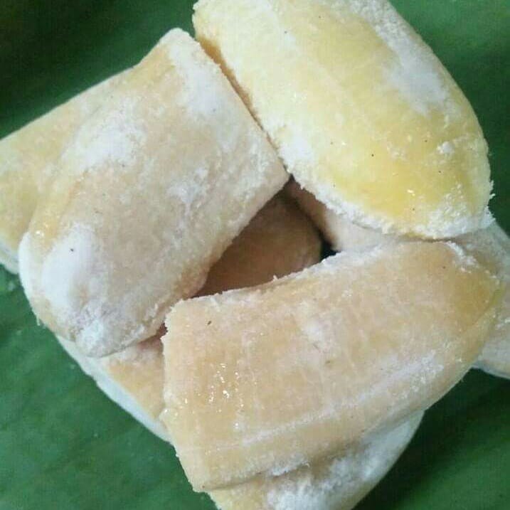 Tape pisang via IG @toyibaturrochman, 1. Bakso Lumajang, 2. Teh Kocok Khas Lumajang, 3. Acar Mentimun Khas Lumajang, 4. Lontong Petis, 5. Telur Dadar Tahu, 6. Kue Latok, 7. Keripik Pisang, 8. Pecel Godong Telo, 9. Cilok Mercon, 10. Kue Lupis, 11. Tape Pisang, 12. Martabak Petis, 13. Rujak Otek, 14. Bakso Bumbu Rujak, 15. Bledus, 16. Ketan Koro