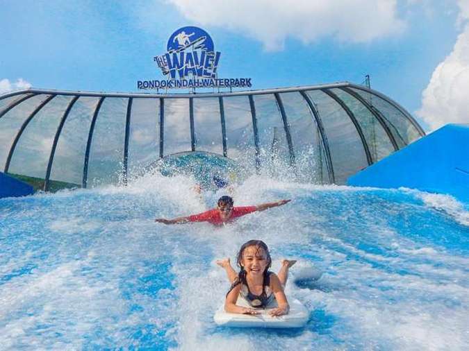 The Wave Pondok Indah Waterpark, 1. Taman Mini Indonesia Indah (TMII), 2. Monumen Nasional (Tugu Monas), 3. Taman Impian Jaya Ancol, 4. Kepulauan Seribu , 5. Dunia Fantasi (DUFAN) , 6. Pulau Tidung , 7. Kebun Binatang Ragunan , 8. Ocean Ecopark, 9. Pulau Bidadari , 10. Atlantis Water Adventure , 11. Pasar Seni, 12. Pelabuhan Marina  , 13.  Jembatan Kota Intan, 14. Museum Bank Indonesia , 15. Kidzania Pacific Place , 16. Ice Skating di Sky Rink , 17. Grand Indonesia Mall , 18. Kawasan Kota Tua Jakarta, 19. Masjid Istiqlal , 20. Gereja Katedral Jakarta , 21. Taman Suropati Jakarta , 22. Pasar Taman Puring , 23. Pasar Tanah Abang , 24. Museum Nasional , 25. Sea World Ancol , 26. Pecinan Glodok Jakarta , 27. Taman Wisata Alam Angke Kapuk, 28. Setu Babakan Jakarta , 29. Kandank Jurank Doank , 30. Cibubur Garden Diary, 31. Tanah Tingal , 32. Hauwke’s Auto Gallery , 33. Escape Hunt Jakarta , 34. The Wave Pondok Indah Waterpark , 35. Taman Wiladatika Cibubur, 36. Kemang Food Festival , 37. Flight Experience Gandaria (Tutup Permanen), 38. Wisata Pendidikan Pinisi , 39. Taman Wisata Tabebuya 