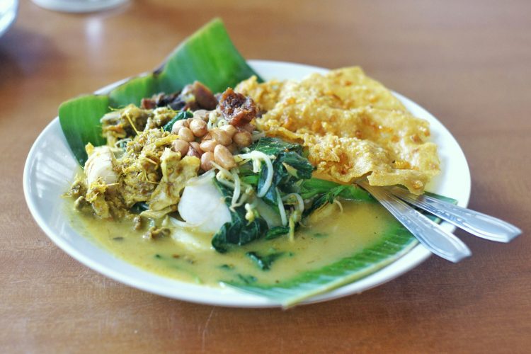 Tipat Blayag, 1. Ayam Betutu, 2. Serombotan, 3. Nasi Jinggo, 4. Sate Lilit, 5. Lawar, 6. Loloh, 7. Tambring, 8. Timbungan, 10. Rujak Kuah Pindang dan Rujak Bulung, 11. Tipat Blayag, 12. Nasi Campur Bali, 13. Nasi Tepeng, 14. Laklak, 15. Blayag Raja, 16. Bagiak Khas Bali
