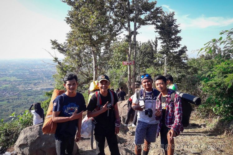 Trekking Gunung Klotok Kediri via Sepasangcarrier, Lokasi Dan Harga Tiket Berkunjung Ke Gunung Klotok Kediri, Rute Menuju Wisata Gunung Klotok Kediri, Transportasi Menuju Gunung Klotok Kediri, Fasilitas Wisata, Daya Tarik Wisatawan Terhadap Gunung Klotok Kediri, Tips Mengunjung Gunung Klotok Kediri