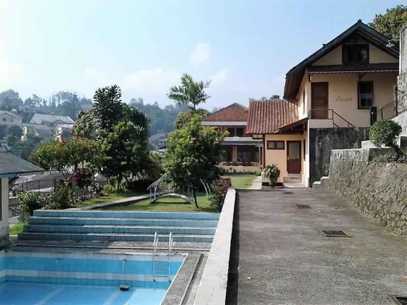 Villa Tunas Alam Mutiara via Traveloka, 1. Metropole Hotel Puncak, 2. Agape Gunung Bakti, 3. Arimbi Cibulan Suites, 4. Hotel Ciliwung, 5. Berlian Resort, 6. Airy Eco Syariah Cisarua Lembah Nyiur 68 Bogor (Tutup), 7. Hotel Mars 91, 8. Permata Hati Resort, 9. New Laguna Resort, 10. Villa Bumi Rama, 11. Aries Biru Villa &amp; Hotel, 12. Hotel Ciloto Indah Permai Puncak, 13. RedDoorz Syariah near RSUD Cimacan, 14. OYO 1667 Edotel SMKN 1 Pacet, 15. Villa Aquarius Orange, 16. Hotel Arjuna Puncak Bogor, 17. Gumilang Hotel, 18. Villa Alamanda, 19. Villa Tiola, 20. Arra Lembah Pinus, 21. Mataram Hotel, 22. Citra Agung, 23. Villa Tunas Alam Mutiara, 24. Cisarua Indah, 25. Grand Pesona Ksatria, 26. Wisma Bintang Jadayat