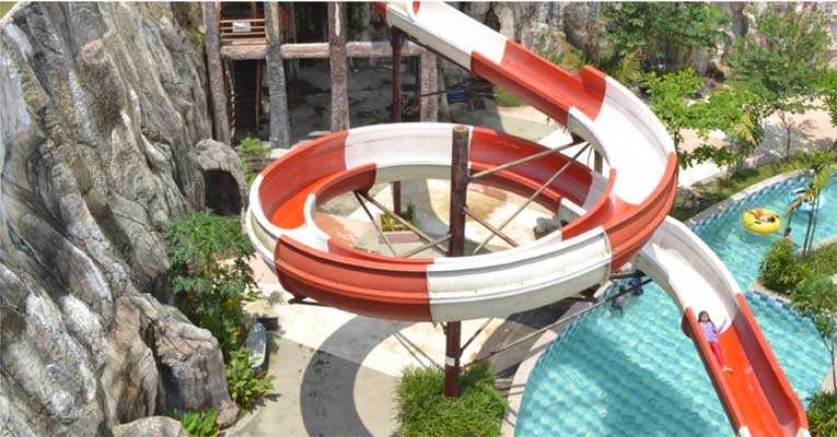 Wahana Slider seperti kebanyakan waterpark, di Gumu Paradise Waaterpark Kediri Juga menyediakan permainan ini, Lokasi Gumul Paradise Island Kediri, Harga Tiket Masuk Gumul Paradise Island, Jam Buka Gumul Paradise Island, Wahana Di Gumul Paradise Island Kediri