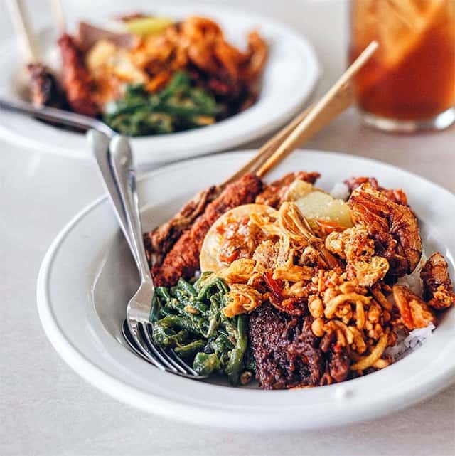 Warung Wardani via IG @jakcmagnifico, 1. Nasi Campur Bali, 2. Nasi Tepeng, 3. Ayam Betutu, 4. Bebek Goreng Kuta, 5. Tipat Blayag, 6. Lawar Kuning, 7. Sate Lilit, 8. Rujak Kuah Pindang dan Rujak Bulung, 9. Serombotan, 10. Nasi Jinggo, 11. Nasi Tekor, 12. Nasi Ayam Kadewatan Bu Mangku, 13. Bebek Bengil, 1. Bale Udang Bali Mang Engking, 2. Nasi Ayam Ibu Oki, 3. RM Ayam Betutu Ibu Nia, 4. Ayam Bakar Taliwang Baru, 5. De’dapoer Sanur, 6. Raja’s Balinese Restaurant, 7. Cafe De’dapoer Kuta, 8. Bagus All Day Dining Kuta, 9. Grand Puncak Sari 2 restaurant, 10. Ayam Betutu Bu Adi, 11. Warung Men Weti, 12. Warung Pojok, 13. Sop Ikan Warung Mak Beng, 14. Nasi Tempong Pink, 15. Warung Wardani, 16. Warung Muslim Moro Seneng