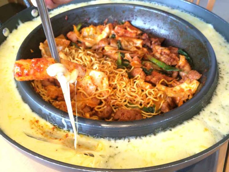 Yoogane, 1. School Food, 2. Jjang Korean Noodle &amp; Grill, 3. Kyochon, 4. Yoogane, 5. Daebak Fan Cafe, 6. Seorae Korean Grill, 7. Jjigae House, 8. Chung Gi Wa, 9. Born Ga, 10. Samwon House, 11. Han Gang, 12. To Bak, 13. Bamsae, 14. Illua Restaurant, 15. Hanyang Garden, 16. Oppa Galbi (Tutup), 17. Korean BBQ Gahyo, 18. Magal Mapogalmaegi BBQ, 19. Mujigae, 20. Legend of Noodle, 21. Seo Seo Galbi, 22. OJJU, 23. Goobne, 24. Chir Chir, 25. Samjin Amook, 26. Samwon Express, 27. MAGAL Korean BBQ, 28. Restoran Mr. Park, 29. Kkuldak, 30. Arasseo, 31. Arang 22