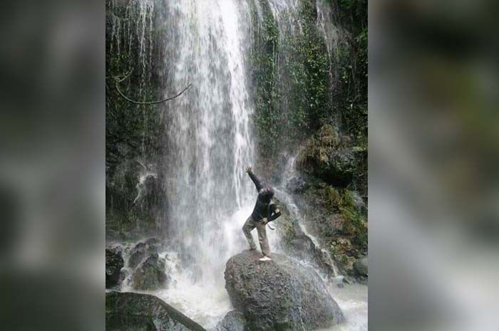 pesona wisata air terjun Gunung Klotok Kediri. (Wiji Guntoro AGTVnews.com), Lokasi Dan Harga Tiket Berkunjung Ke Gunung Klotok Kediri, Rute Menuju Wisata Gunung Klotok Kediri, Transportasi Menuju Gunung Klotok Kediri, Fasilitas Wisata, Daya Tarik Wisatawan Terhadap Gunung Klotok Kediri, Tips Mengunjung Gunung Klotok Kediri