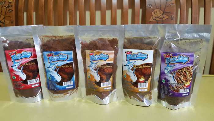 Abon Ikan Marlin via Tokopedia, 1. Kain Tenun Ikat Sasak, 2. Songket Sasak, 3. Mutiara kha Lombok, 4. Kaos Lombok, 5. Madu Sumbawa, 6. Susu Kuda Liar Sumbawa, 7. Dodol Rumput Laut, 8. Peyek Kangkung Rumput Laut, 9. Terasi Khas Lombok, 10. Kerajinan Tangan Khas Lombok, 11. Tuak Manis Lombok, 12. Kerajinan Tanah Liat, 13. Permen Susu Kuda Liar, 14. Anyaman Ketak, 15. Abon Ikan Marlin, 16. Minyak Gosok Sumbawa, 17. Manisan Tomat, 18. Telur Asin Bakar, 19. Kopi Prabe Lombok, 20. Sambal Encim Lombok, 21. Keripik Ceker Lombok, 22. Stik Kangkung, 23. Stik Rumput Laut Lombok, 24. Kacang Mete Lombok, 25. Manisan Rumput Laut Lombok