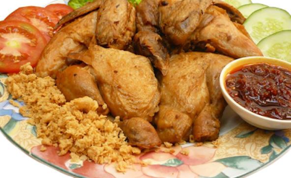 Ayam Tulang Lunak Semarang, 1. Lumpia Semarang, 2. Kaos Khas Semarang, 3. Tahu Bakso Ungaran Semarang, 4. Moaci Gemini, 5. Bandeng Juwana, 6. Wingko Babat, 7. Roti Ganjel Rel, 8. Kue Sarang Madu, 9. Peyek Tumpi, 10. Batik Semarang, 11. Lontong Spekkoek Waiki, 12. Roti Brillian, 14. Bandeng Presto, 15. Manisan Tomat, 16. Tahu Petis, 17. Ayam Tulang Lunak Semarang, 18. Kopi Banaran dan Gunung Kelir, 19. Souvenir Pasar Johar