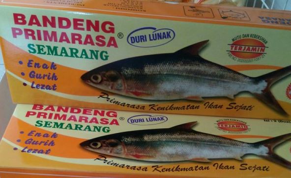 Bandeng Presto, 1. Lumpia Semarang, 2. Kaos Khas Semarang, 3. Tahu Bakso Ungaran Semarang, 4. Moaci Gemini, 5. Bandeng Juwana, 6. Wingko Babat, 7. Roti Ganjel Rel, 8. Kue Sarang Madu, 9. Peyek Tumpi, 10. Batik Semarang, 11. Lontong Spekkoek Waiki, 12. Roti Brillian, 14. Bandeng Presto, 15. Manisan Tomat, 16. Tahu Petis, 17. Ayam Tulang Lunak Semarang, 18. Kopi Banaran dan Gunung Kelir, 19. Souvenir Pasar Johar