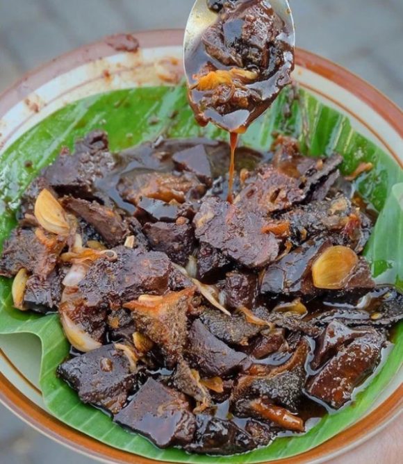 Babat Gongso, 1. Lumpia, 2. Bandeng Presto, 3. Babat Gongso, 4. Tahu Gimbal, 5. Tahu Pong, 6. Soto Semarang, 7. Wingko Babat, 8. Roti Ganjel Rel, 9. Mangut Kepala Manyung, 10. Pisang Plenet, 11. Bakmi Jawa Pak Gareng, 12. Bebek Goreng Pak Thori, 13. Gulai Kambing Bustaman Pak Sabar, 14. Kue Leker, 15. Lapis Legit, 16. Tahu Petis, 17. Nasi Ayam Semarang, 18. Nasi Pindang, 19. Gudangan, 20. Wedang Tahu, 21. Mie Kopyok, 22. Mochi, 23. Gandos, 24. Garang Asem, 25. Sego Koyor