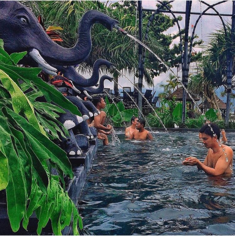 Berendam air panas yang berkhasiat di Toya Devasya Photo by @toyadevasya, Informasi Umum, Lokasi dan Akses Menuju Toya Devasya, Fasilitas, Jam Buka dan Tiket Masuk Toya Devasya, Kolam Anak Toya Devasya, Menikmati Pemandian Air Panas Berhiaskan Pemandangan Alam, Daya Tarik Wahana Wisata