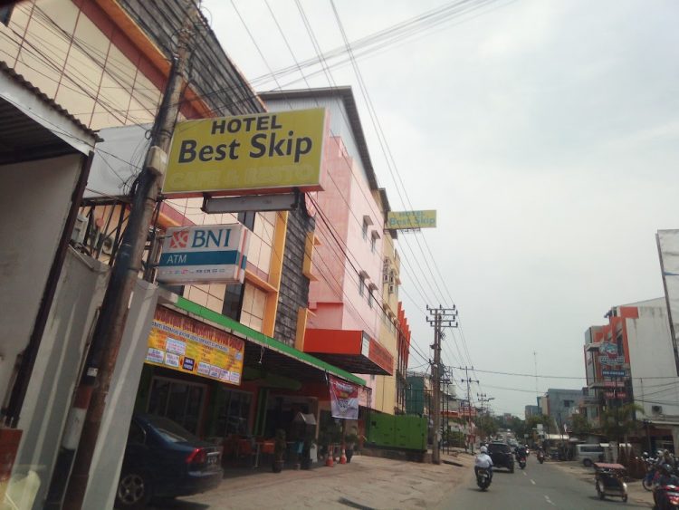 Best Skip Hotel, 1. D’Paragon Dwikora, 2. Hotel Graha Bukit, 3. D’Paragon Trikora, 4. Zuri Express, 5. Red Planet, 6. Hotel Anugerah, 7. Kost Keluarga, 8. Kost Zafira 1, 9. Kost Nusantara, 10. Wisma ATIPA, 11. RedDoorz Plus near Palembang Indah Mall, 12. Losmen Ibu Hj. Tarjo, 13. RedDoorz Plus near Palembang Square Mall, 14. Sriwijaya Premier, 15. Losmen Al-Mukkaromah, 16. Hotel Tiara, 17. Best Skip Hotel, 18. Hotel Classie, 19. HOTEL PARADIS, 20. Hotel Sandjaja, 21. Hotel Belvena Mangkunegara, 22. Msquare Hotel