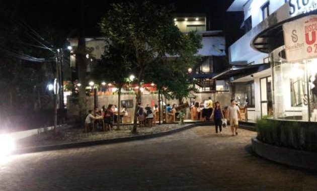 Bunchbead via Tripadvisor, 1. Kedai Kopi Jowo, 2. Coffee Legend Sumatera, tempat ngopi paling ajib di Malang, 3. Kopi Jelata, Cafe di Malang yang murah namun cita rasa tinggi, 4. Mau Tahu Cafe Unik di Malang? Datang ke Roemah Koffei Tjap Loemientoe, 5. Qhie Coffee Malang, ngopi di sini berasa di Jogja (Tutup), 6. Kopi Luwak Cak Meidi, sensasi kopi asli luwak ada di Malang! (Tutup), 7. Bataputi Coffee House, 8. 8 Oz Coffee Studio, 9. Java Dancer Coffee, 10. Bureau Coffee and Dine, 11. Roemah Coffee Loe Mien Toe, 12. Golden Heritage Koffie, 13. illy Cafe, 14. Coffee Kayoe Malang (Tutup), 15. Legipait Cafe, 16. Lenong Rumpi Kopitown, 17. DW Coffeeshop, 18. Legend Coffee, 19. Kopi Letek, 20. Bunchbead, 21. Kona Coffee & Snack, 22. Vosco Coffee