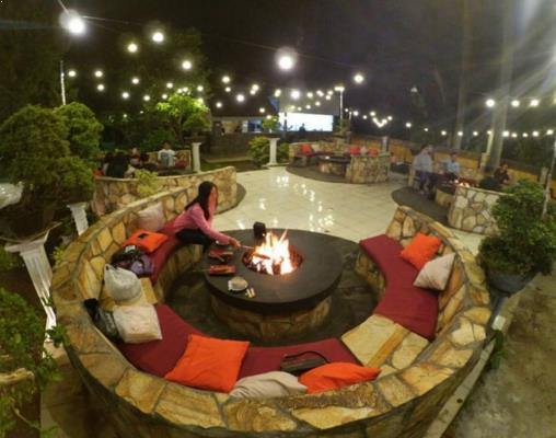Campfire Outdoor Cuisine, 1. Madam Wang Secret Garden, 2. Rumah Opa Kitchen and Lounge (Tutup), 3. Bukit Delight, 5. Momochi Cafe (Tutup), 6. Festival Dermaga Kuliner, 7. Omah Coffe, 8. Grand Canyon Cafe (Tutup), 9. Akalpa Cafe (Tutup), 10. 8 Oz Coffee Studio, 11. Alice Tea Room (Tutup), 12. Skyroom, 13. Volks Waffle Streatery, 14. Labore Coffee Eatery, 15. DS Authentic Dimsum Specialist, 16. Vargo Kitchen Malang (Tutup), 17. Dandelion Eatery and Clothing, 18. MouMow Fresh Milk & Colenak, cafe yang bagus untuk selfie, 19. MLG Coffee, 20. Museum Kopi Malang, 21. Kedai Kalcer, 22. Oyitok Coffee Malang, 23. Mari Kemari Café (Tutup), 24. Kedai Klepon Buah, 25. Nobitos Eatery, Cafe di Malang yang Kekinian dan Paling Keren, 26. Daun Coklat, 27. Campfire Outdoor Cuisine, 28. BataButi Caffee House, 29. Legend Coffe, 30. JaVa Dancer Coffe, 31. 15 Celcius Skylounge, 32. Indigo Cafe & Bistro, 33. Cokelat Klasik Cafe, 34. Paddy City Resort, 35. Pupuk Bawang Cafe & Dining, 36. Cafe Sawah Pujon Kidul, 37. The Clubhouse & Jambuluwuk Resort Batu, 38. D’Toengkue Sky Fireplace
