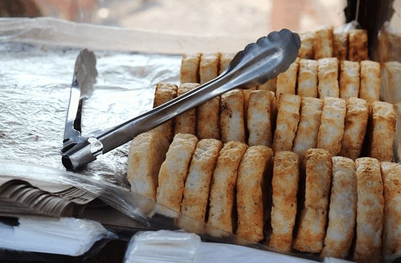 Gandos, 1. Lumpia, 2. Bandeng Presto, 3. Babat Gongso, 4. Tahu Gimbal, 5. Tahu Pong, 6. Soto Semarang, 7. Wingko Babat, 8. Roti Ganjel Rel, 9. Mangut Kepala Manyung, 10. Pisang Plenet, 11. Bakmi Jawa Pak Gareng, 12. Bebek Goreng Pak Thori, 13. Gulai Kambing Bustaman Pak Sabar, 14. Kue Leker, 15. Lapis Legit, 16. Tahu Petis, 17. Nasi Ayam Semarang, 18. Nasi Pindang, 19. Gudangan, 20. Wedang Tahu, 21. Mie Kopyok, 22. Mochi, 23. Gandos, 24. Garang Asem, 25. Sego Koyor