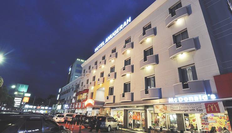 Hotel Anugerah , 1. D’Paragon Dwikora, 2. Hotel Graha Bukit, 3. D’Paragon Trikora, 4. Zuri Express, 5. Red Planet, 6. Hotel Anugerah, 7. Kost Keluarga, 8. Kost Zafira 1, 9. Kost Nusantara, 10. Wisma ATIPA, 11. RedDoorz Plus near Palembang Indah Mall, 12. Losmen Ibu Hj. Tarjo, 13. RedDoorz Plus near Palembang Square Mall, 14. Sriwijaya Premier, 15. Losmen Al-Mukkaromah, 16. Hotel Tiara, 17. Best Skip Hotel, 18. Hotel Classie, 19. HOTEL PARADIS, 20. Hotel Sandjaja, 21. Hotel Belvena Mangkunegara, 22. Msquare Hotel