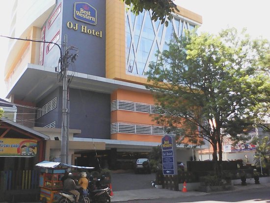 Hotel Best Western OJ Malang, 1. Splendid Inn, 2. Tosari Hotel Malang, 3. Hotel Margosuko Malang, 4. Hotel Mandala Puri, 5. Helios Hotel, 6. Hotel Malang, 7. Hotel Santosa, 8. Same Hotel Malang, 9. Hotel Pelangi Malang, 10. Hotel Trio Indah 2, 11. Hotel Gajahmada Graha, 12. Hotel Emma Malang, 13. Amaris Hotel Malang, 14. Hotel Regent’s Park Malang, 15. Hotel Aloha Malang, 16. Hotel Tugu Malang, 17. Hotel Megawati Malang, 18. Hotel Violet Malang, 19. Hotel Riche Malang, 20. Hotel Citihub @Celaket Malang, 21. Hotel The Grand Palace Malang, 22. Hotel Wilis Indah Malang, 23. Hotel Best Western OJ Malang, 24. The Balava Hotel, 25. Sukun Homestay Syariah