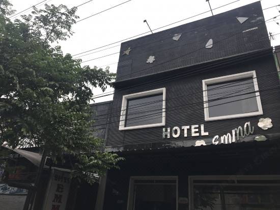 Hotel Emma Malang, 1. Splendid Inn, 2. Tosari Hotel Malang, 3. Hotel Margosuko Malang, 4. Hotel Mandala Puri, 5. Helios Hotel, 6. Hotel Malang, 7. Hotel Santosa, 8. Same Hotel Malang, 9. Hotel Pelangi Malang, 10. Hotel Trio Indah 2, 11. Hotel Gajahmada Graha, 12. Hotel Emma Malang, 13. Amaris Hotel Malang, 14. Hotel Regent’s Park Malang, 15. Hotel Aloha Malang, 16. Hotel Tugu Malang, 17. Hotel Megawati Malang, 18. Hotel Violet Malang, 19. Hotel Riche Malang, 20. Hotel Citihub @Celaket Malang, 21. Hotel The Grand Palace Malang, 22. Hotel Wilis Indah Malang, 23. Hotel Best Western OJ Malang, 24. The Balava Hotel, 25. Sukun Homestay Syariah