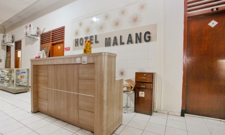 Hotel Malang, 1. Splendid Inn, 2. Tosari Hotel Malang, 3. Hotel Margosuko Malang, 4. Hotel Mandala Puri, 5. Helios Hotel, 6. Hotel Malang, 7. Hotel Santosa, 8. Same Hotel Malang, 9. Hotel Pelangi Malang, 10. Hotel Trio Indah 2, 11. Hotel Gajahmada Graha, 12. Hotel Emma Malang, 13. Amaris Hotel Malang, 14. Hotel Regent’s Park Malang, 15. Hotel Aloha Malang, 16. Hotel Tugu Malang, 17. Hotel Megawati Malang, 18. Hotel Violet Malang, 19. Hotel Riche Malang, 20. Hotel Citihub @Celaket Malang, 21. Hotel The Grand Palace Malang, 22. Hotel Wilis Indah Malang, 23. Hotel Best Western OJ Malang, 24. The Balava Hotel, 25. Sukun Homestay Syariah