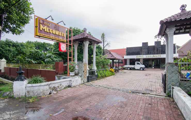 Hotel Megawati Malang, 1. Splendid Inn, 2. Tosari Hotel Malang, 3. Hotel Margosuko Malang, 4. Hotel Mandala Puri, 5. Helios Hotel, 6. Hotel Malang, 7. Hotel Santosa, 8. Same Hotel Malang, 9. Hotel Pelangi Malang, 10. Hotel Trio Indah 2, 11. Hotel Gajahmada Graha, 12. Hotel Emma Malang, 13. Amaris Hotel Malang, 14. Hotel Regent’s Park Malang, 15. Hotel Aloha Malang, 16. Hotel Tugu Malang, 17. Hotel Megawati Malang, 18. Hotel Violet Malang, 19. Hotel Riche Malang, 20. Hotel Citihub @Celaket Malang, 21. Hotel The Grand Palace Malang, 22. Hotel Wilis Indah Malang, 23. Hotel Best Western OJ Malang, 24. The Balava Hotel, 25. Sukun Homestay Syariah