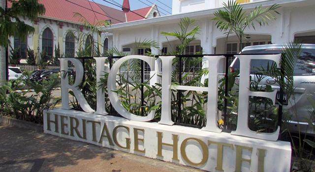 Hotel Riche Malang, 1. Splendid Inn, 2. Tosari Hotel Malang, 3. Hotel Margosuko Malang, 4. Hotel Mandala Puri, 5. Helios Hotel, 6. Hotel Malang, 7. Hotel Santosa, 8. Same Hotel Malang, 9. Hotel Pelangi Malang, 10. Hotel Trio Indah 2, 11. Hotel Gajahmada Graha, 12. Hotel Emma Malang, 13. Amaris Hotel Malang, 14. Hotel Regent’s Park Malang, 15. Hotel Aloha Malang, 16. Hotel Tugu Malang, 17. Hotel Megawati Malang, 18. Hotel Violet Malang, 19. Hotel Riche Malang, 20. Hotel Citihub @Celaket Malang, 21. Hotel The Grand Palace Malang, 22. Hotel Wilis Indah Malang, 23. Hotel Best Western OJ Malang, 24. The Balava Hotel, 25. Sukun Homestay Syariah