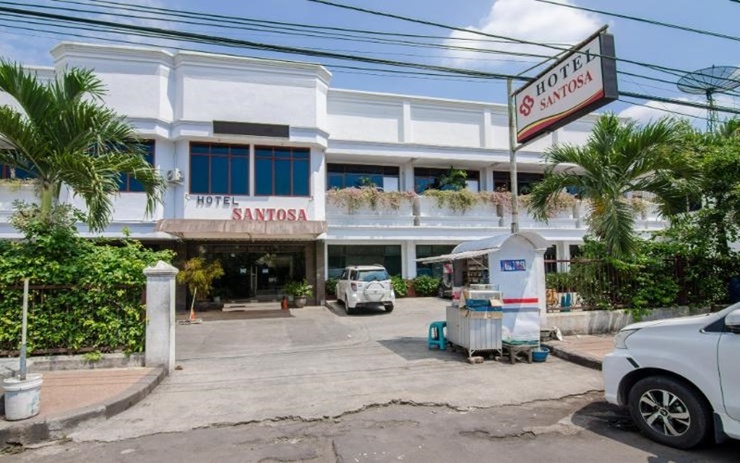 Hotel Santosa, 1. Splendid Inn, 2. Tosari Hotel Malang, 3. Hotel Margosuko Malang, 4. Hotel Mandala Puri, 5. Helios Hotel, 6. Hotel Malang, 7. Hotel Santosa, 8. Same Hotel Malang, 9. Hotel Pelangi Malang, 10. Hotel Trio Indah 2, 11. Hotel Gajahmada Graha, 12. Hotel Emma Malang, 13. Amaris Hotel Malang, 14. Hotel Regent’s Park Malang, 15. Hotel Aloha Malang, 16. Hotel Tugu Malang, 17. Hotel Megawati Malang, 18. Hotel Violet Malang, 19. Hotel Riche Malang, 20. Hotel Citihub @Celaket Malang, 21. Hotel The Grand Palace Malang, 22. Hotel Wilis Indah Malang, 23. Hotel Best Western OJ Malang, 24. The Balava Hotel, 25. Sukun Homestay Syariah