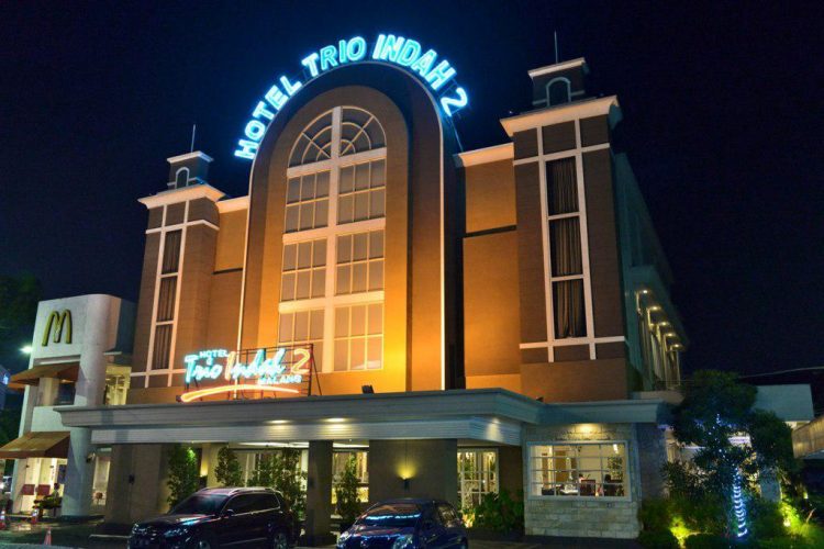 Hotel Trio Indah 2, 1. Splendid Inn, 2. Tosari Hotel Malang, 3. Hotel Margosuko Malang, 4. Hotel Mandala Puri, 5. Helios Hotel, 6. Hotel Malang, 7. Hotel Santosa, 8. Same Hotel Malang, 9. Hotel Pelangi Malang, 10. Hotel Trio Indah 2, 11. Hotel Gajahmada Graha, 12. Hotel Emma Malang, 13. Amaris Hotel Malang, 14. Hotel Regent’s Park Malang, 15. Hotel Aloha Malang, 16. Hotel Tugu Malang, 17. Hotel Megawati Malang, 18. Hotel Violet Malang, 19. Hotel Riche Malang, 20. Hotel Citihub @Celaket Malang, 21. Hotel The Grand Palace Malang, 22. Hotel Wilis Indah Malang, 23. Hotel Best Western OJ Malang, 24. The Balava Hotel, 25. Sukun Homestay Syariah