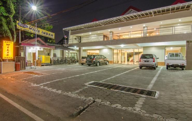 Hotel Wilis Indah Malang, 1. Splendid Inn, 2. Tosari Hotel Malang, 3. Hotel Margosuko Malang, 4. Hotel Mandala Puri, 5. Helios Hotel, 6. Hotel Malang, 7. Hotel Santosa, 8. Same Hotel Malang, 9. Hotel Pelangi Malang, 10. Hotel Trio Indah 2, 11. Hotel Gajahmada Graha, 12. Hotel Emma Malang, 13. Amaris Hotel Malang, 14. Hotel Regent’s Park Malang, 15. Hotel Aloha Malang, 16. Hotel Tugu Malang, 17. Hotel Megawati Malang, 18. Hotel Violet Malang, 19. Hotel Riche Malang, 20. Hotel Citihub @Celaket Malang, 21. Hotel The Grand Palace Malang, 22. Hotel Wilis Indah Malang, 23. Hotel Best Western OJ Malang, 24. The Balava Hotel, 25. Sukun Homestay Syariah
