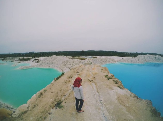 Keindahan pesona danau kaolin Belitung via Instagram.com @r_utamiw, Lokasi Danau Kaolin, Harga Tiket Masuk, Rute Menuju Lokasi Danau, Pesona Danau Kaolin Belitung, Fasilitas di Danau Kaolin, Daya Tarik, Aktivitas seru di Danau Kaolin, Penginapan di Area Danau Kaolin, Tips Berkunjung ke Danau Kaolin