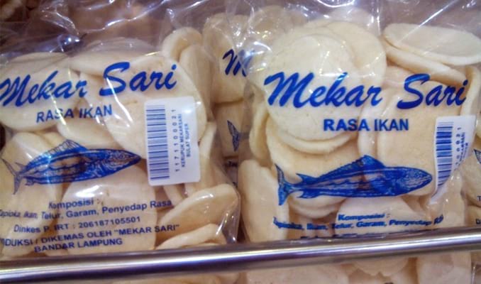 Kerupuk Ikan Tenggiri, 1. Kopi Lampung, 2. Keripik Pisang, 3. Dodol Sirsak, 4. Lempok Durian, 5. Kain Tapis, 6. Souvenir Gajah Lampung, 7. Pie Pisang, 8. Sambal Khas Lampung, 9. Kerupuk Kemplang, 10. Manisan khas Lampung, 11. Keripik Nangka, 12. Sambal Lampung, 13. Lapis Legit, 14. Bakso Sony, 15. Browkis, 16. Bejak Enjak, 17. Lampung Bona Cake, 18. Pempek Khas Lampung, 19. Kopi Durian, 20. Engkak, 21. Dodol Pandan, 22. Kerupuk Cumi, 23. Sambal Lingkung, 24. Bolu Tape, 25. Abon Jamur, 26. Lele Asap, 27. Gantungan Kunci Siger, 28. Kaos Lampung, 29. Kerupuk Udang, 30. Keripik Singkong, 31. Kerupuk Ikan Tenggiri, 32. Sambal Terasi, 33. Kopi Ulubelu, 34. Pempek Nori, 35. Stik Keju, 36. Sambal Teri